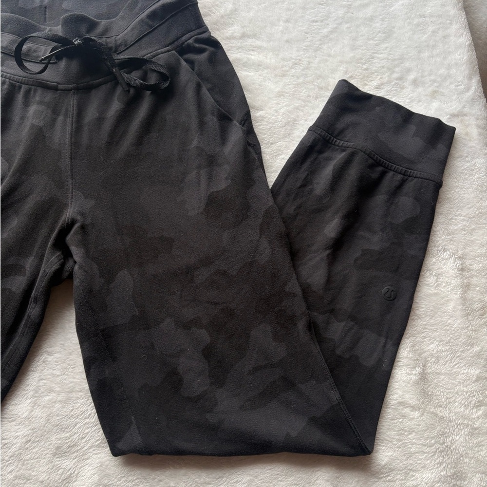 Lululemon Ready To Rulu Joggers- Camo- size 2 - Picture 3 of 4